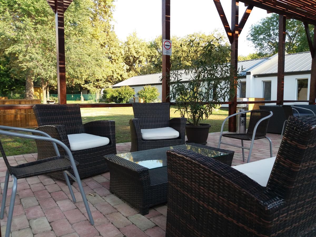 Tiszaliget Apartman és Szálló Szolnok Exterior foto
