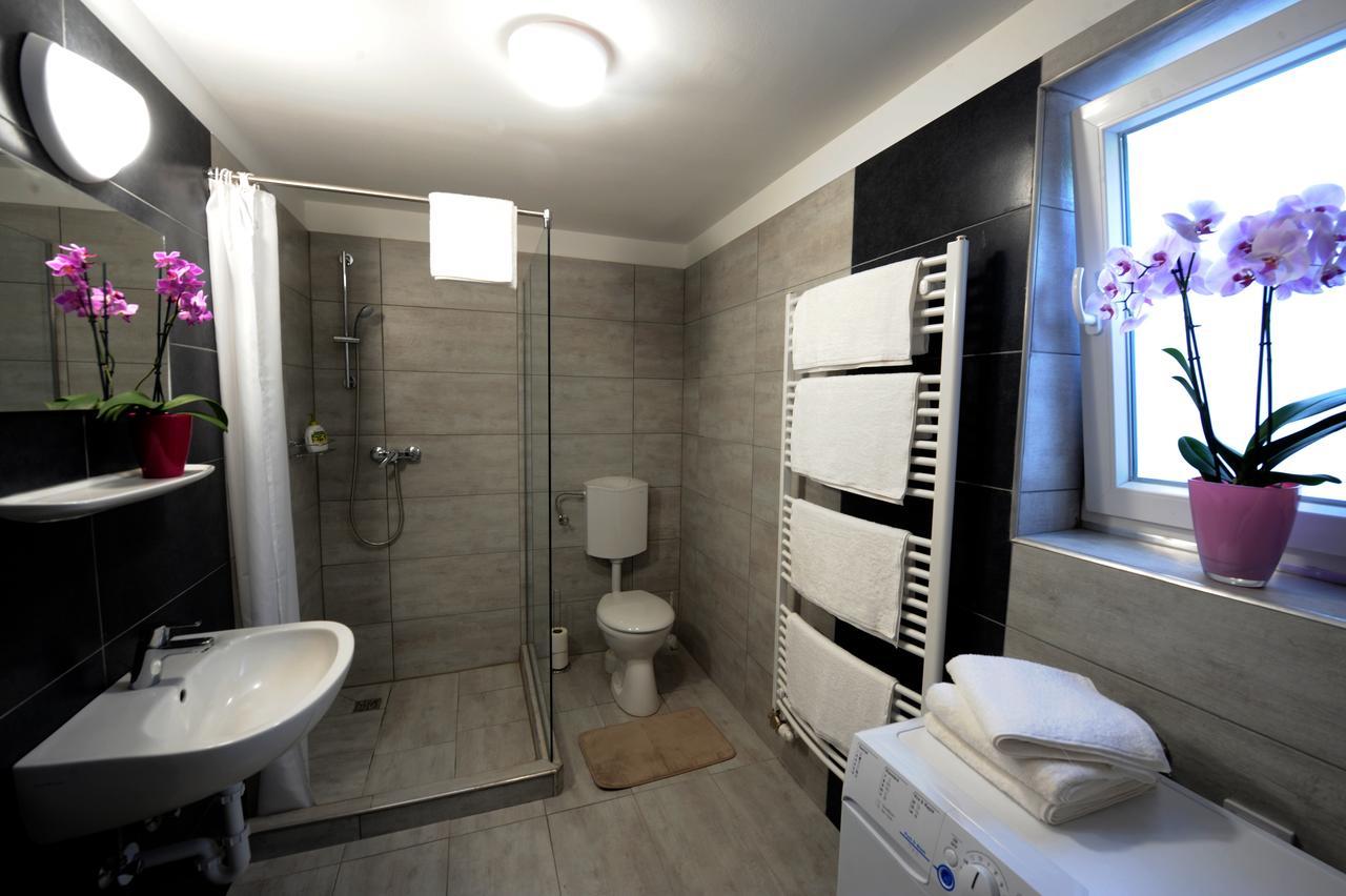 Tiszaliget Apartman és Szálló Szolnok Exterior foto
